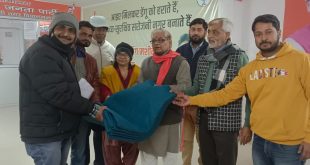 Dr. Rajeshwar Singh extended a helping hand in the chilling cold
