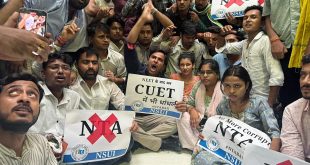 27 जून, 2024 को नई दिल्ली में राष्ट्रीय परीक्षण एजेंसी कार्यालय के बाहर विरोध प्रदर्शन।